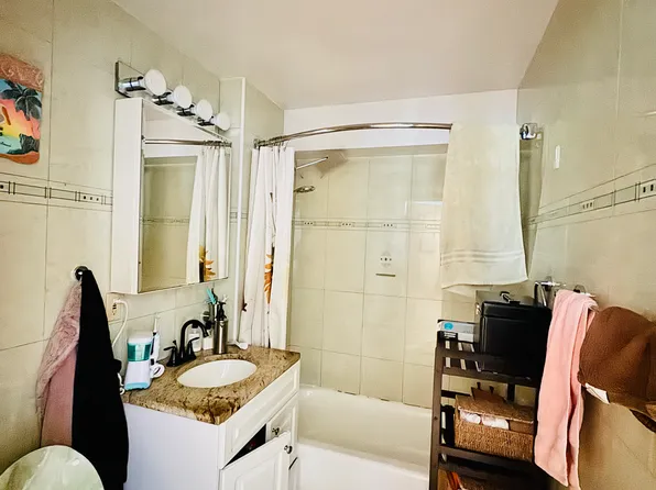 64-34 Grand Cent Parkway image 9 of 11