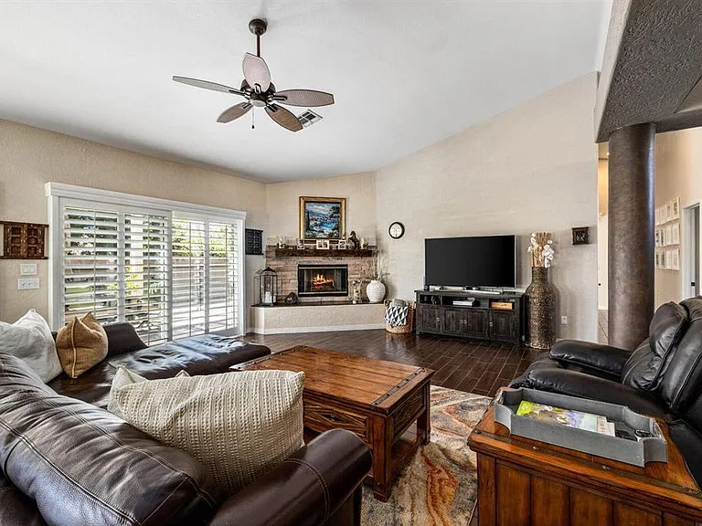 44605 Pala Cir — Photo 2