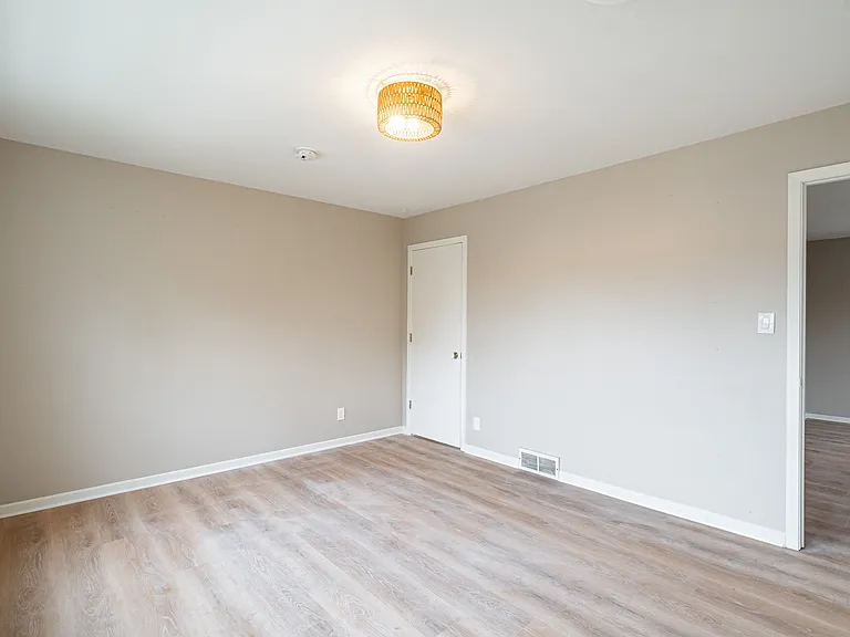 305 E Clarence St #A — Photo 7