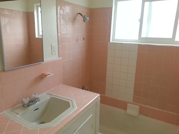 4th image of 11136 S Mariposa Ave