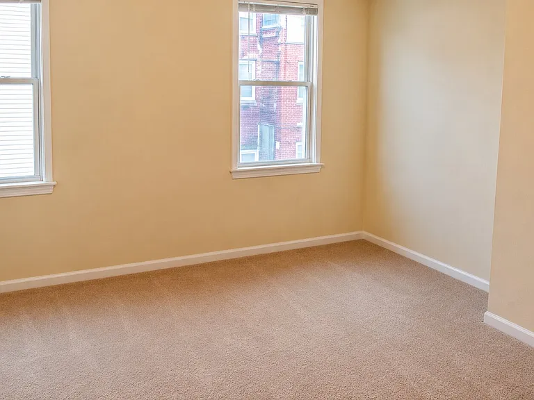 425 Emily St — Photo 8