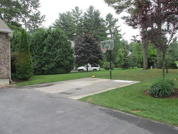4th image of 67 Lehland Dr