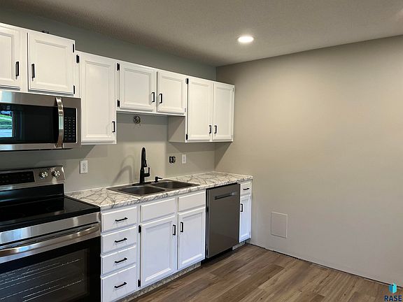 4th image of 3708 S Terry Ave Avenue #101