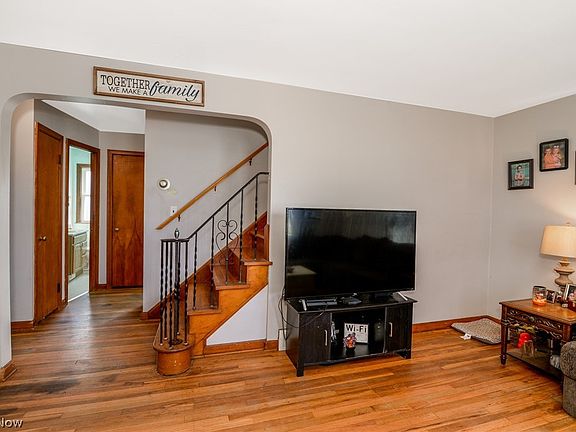 4th image of 5645 W 54th St