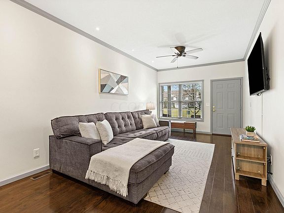 2nd image of 1187 Grove Dr #404