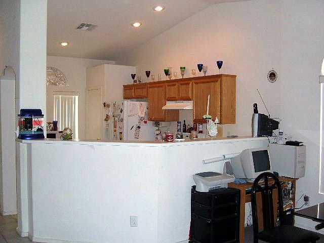 Kitchen and Breakfast Bar