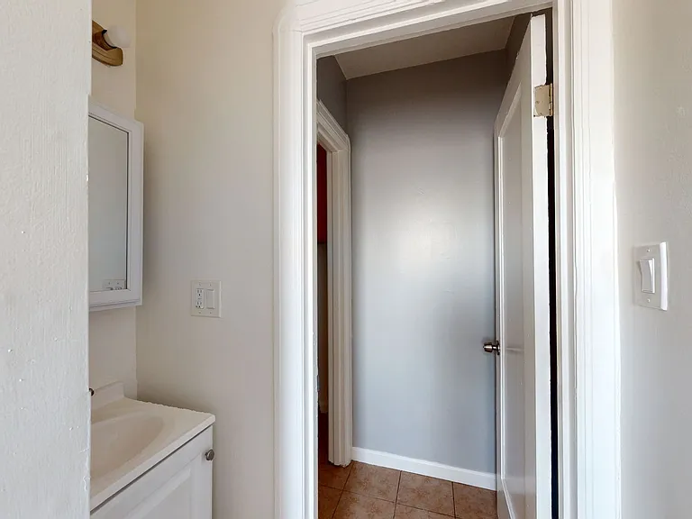 6405 Bancroft Ave — Photo 15
