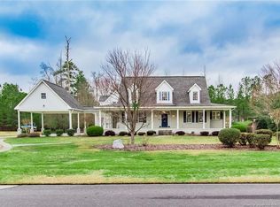 323 Londonderry Dr, Lumberton, NC 28358