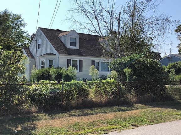 3rd image of 1121 Woodcrest Ave
