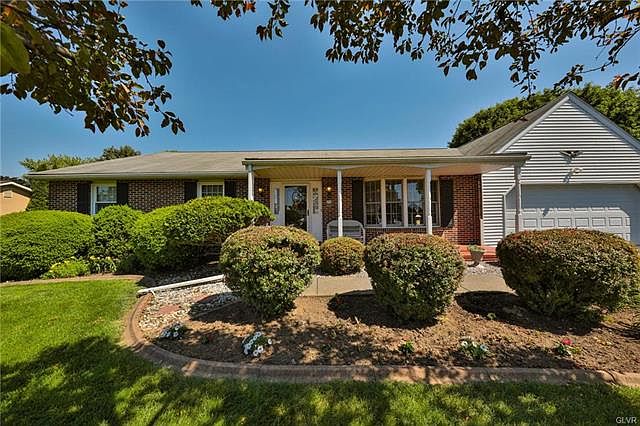 1st image of 1347 Camelot Dr
