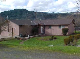 608 E 3rd Ave, Riddle, OR 97469