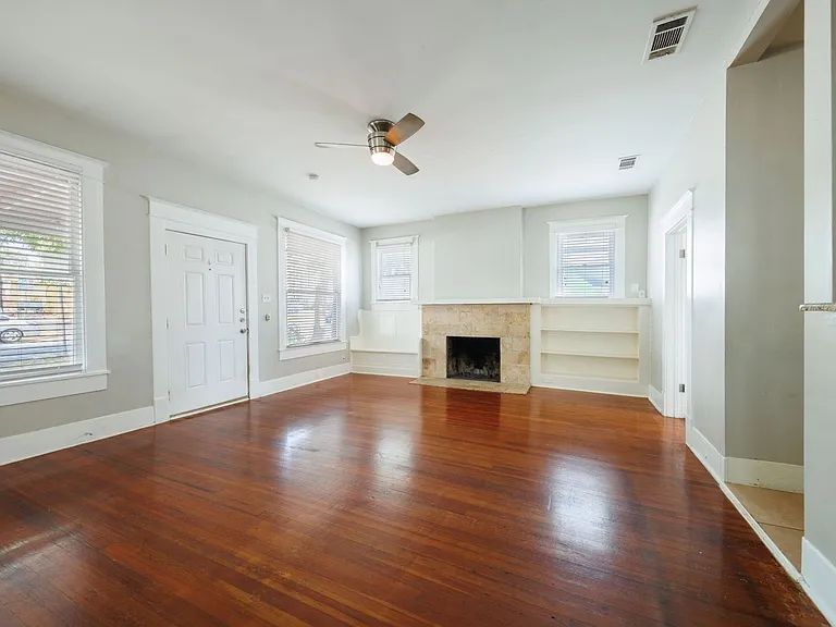 1805 Nueces St — Photo 9
