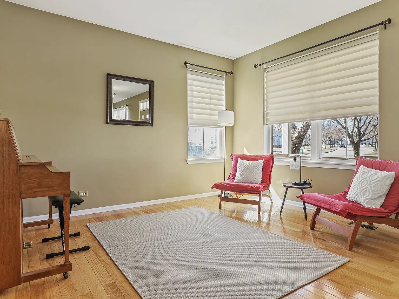 4 bed, 2301 sqft, $5,775 — Photo 2