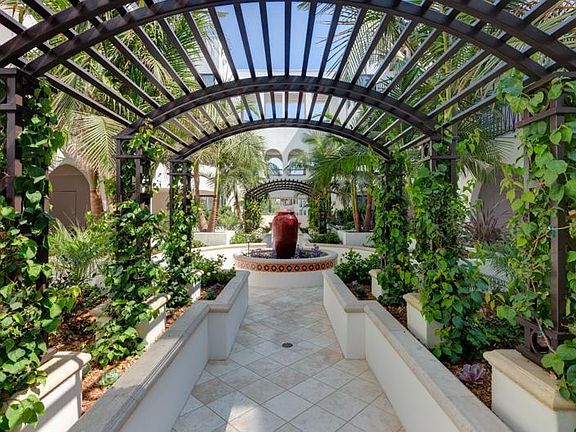 2nd image of 14140 Moorpark St #Q9jjaewmz