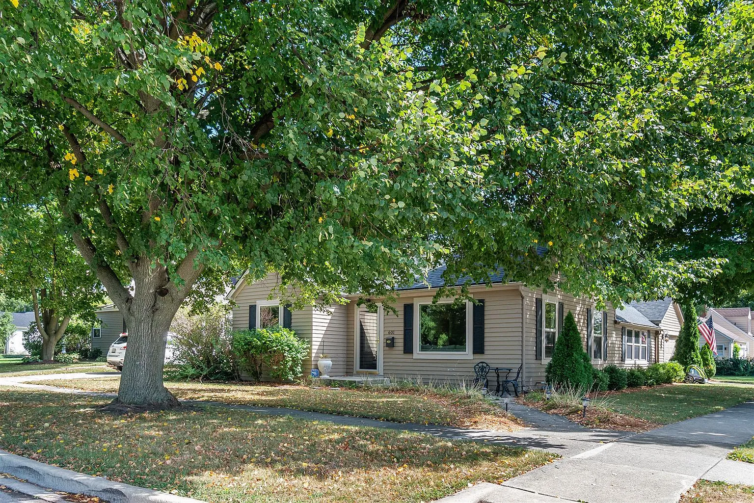 601 Logan Ave photo 1