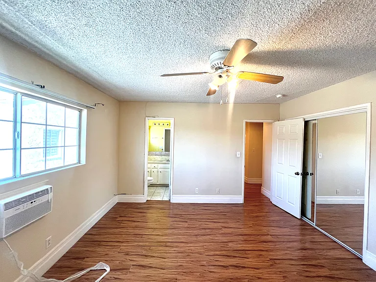 1035 Western Ave #4 — Photo 12