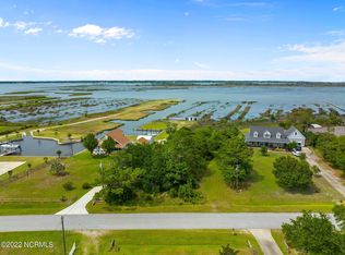443 Bayview Dr, Harkers Island, NC 28531