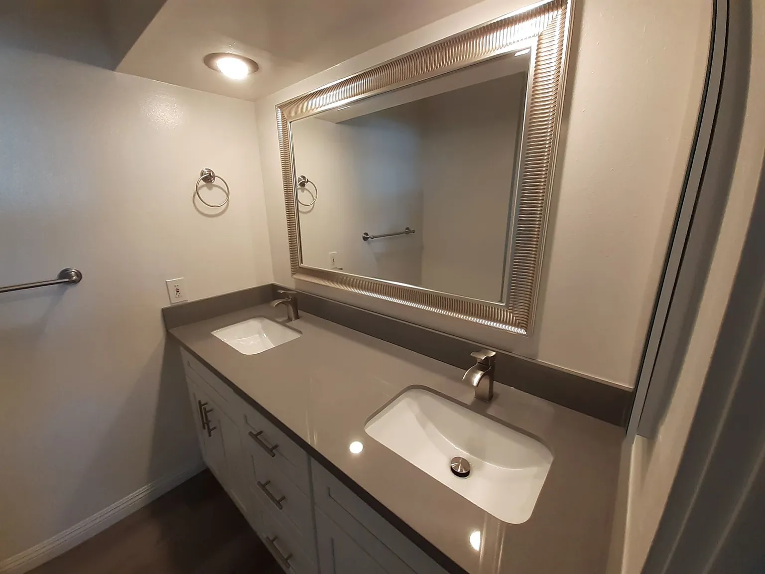 2 bedroom 1 bath for rent in Newport Beach — Photo 2
