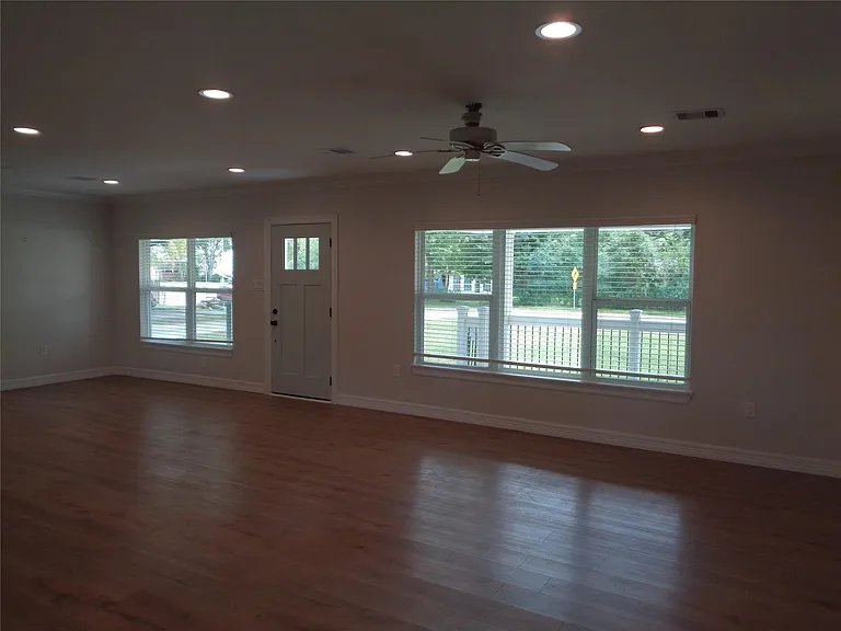 2035 Sherwood Forest St — Photo 7