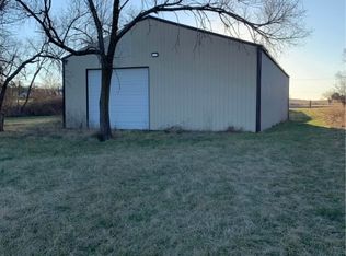 5526 NW Rochester Rd, Topeka, KS 66617