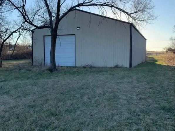 5526 NW Rochester Rd, Topeka, KS 66617