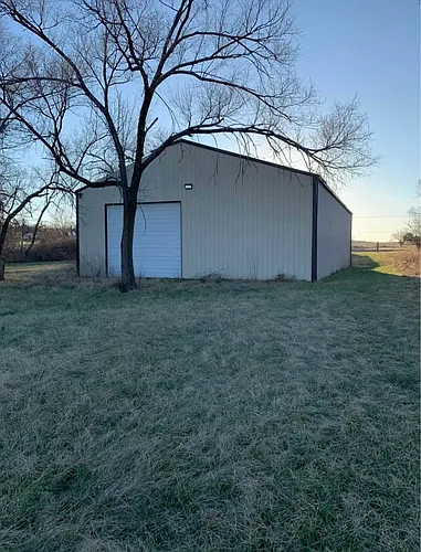 5526 NW Rochester Rd Photo 1
