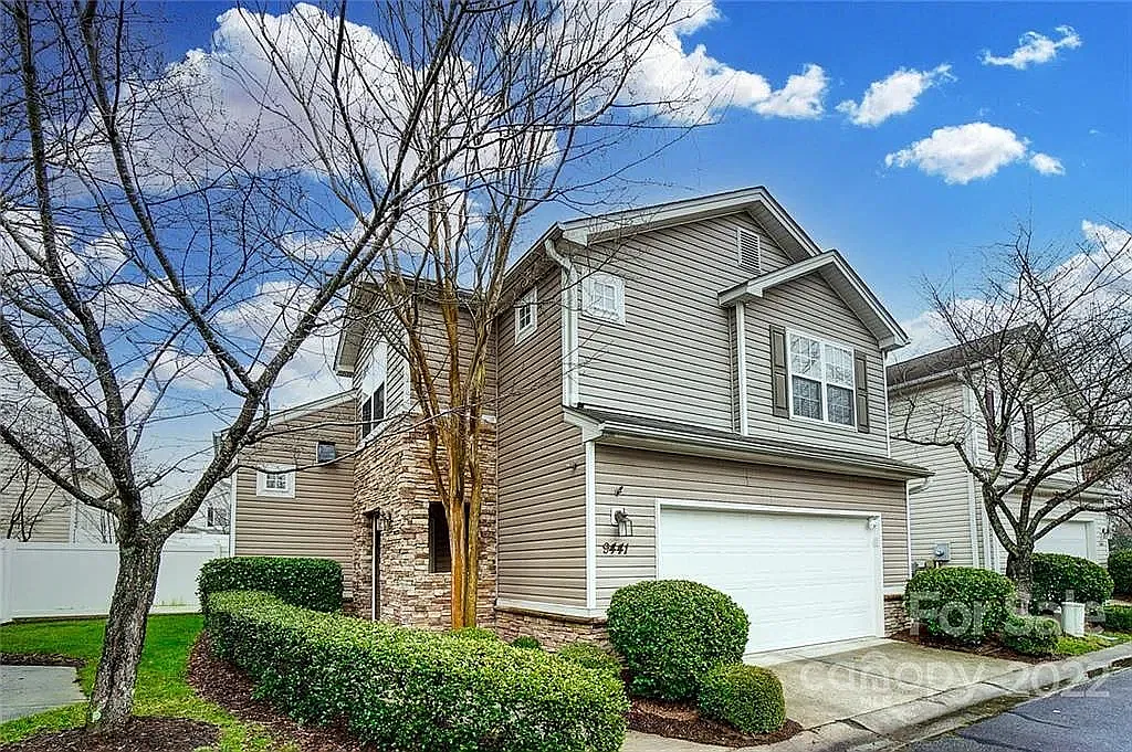 2 bed, 2.5 bath, 1373 sqft, $2,200 — Photo 2