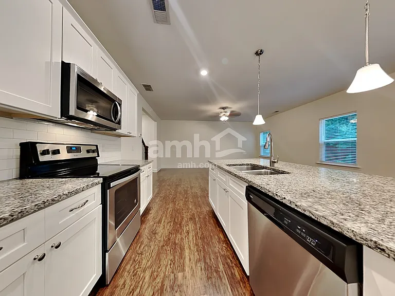 174 Makenna Dr — Photo 3
