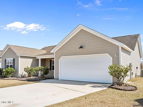 3rd image of 411 Tree Court