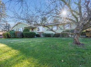 24 Old Mountain Rd, Lebanon, NJ 08833