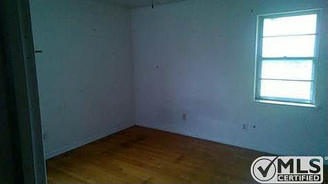 4th image of 2501 Livenshire Dr