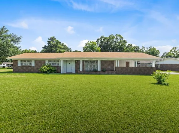 130 N Elmwood Dr, Texarkana, TX 75501