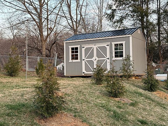 3rd image of 2710 Deerfield Rd SW