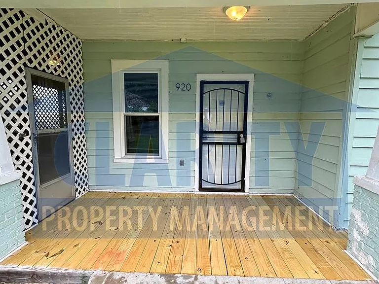 920 East Ave — Photo 3