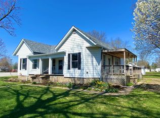 636 W North Ave, Flora, IL 62839