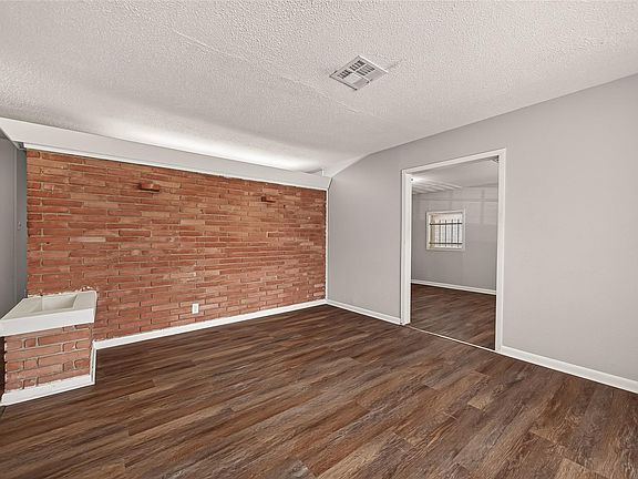 3rd image of 3815 Love St