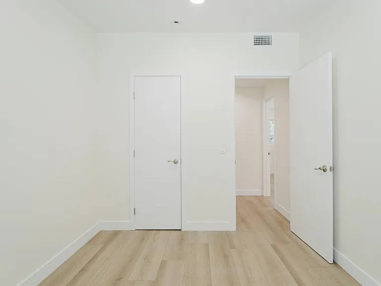 16400 Donmetz St — Photo 18