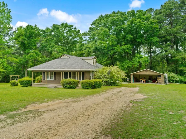114 Country Cir, Ellisville, MS 39437