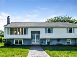 14 High Ridge Dr, Waterford, CT 06385