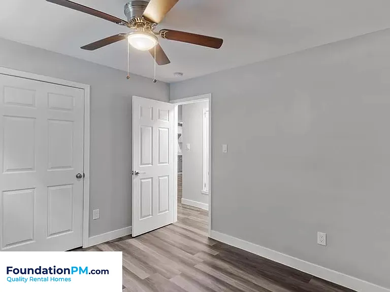 2435 Alcy Manor Ln #104 — Photo 2