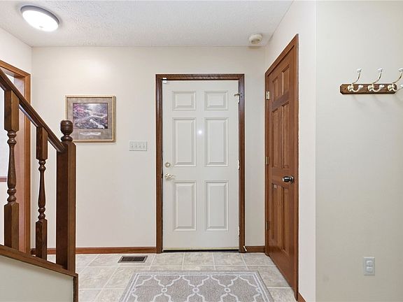 5th image of 20 Robinglen Ct