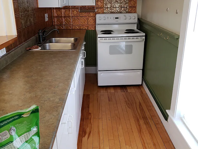 Back to refrigerator. Lots of cabinet space.