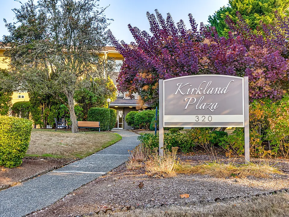 Kirkland Plaza