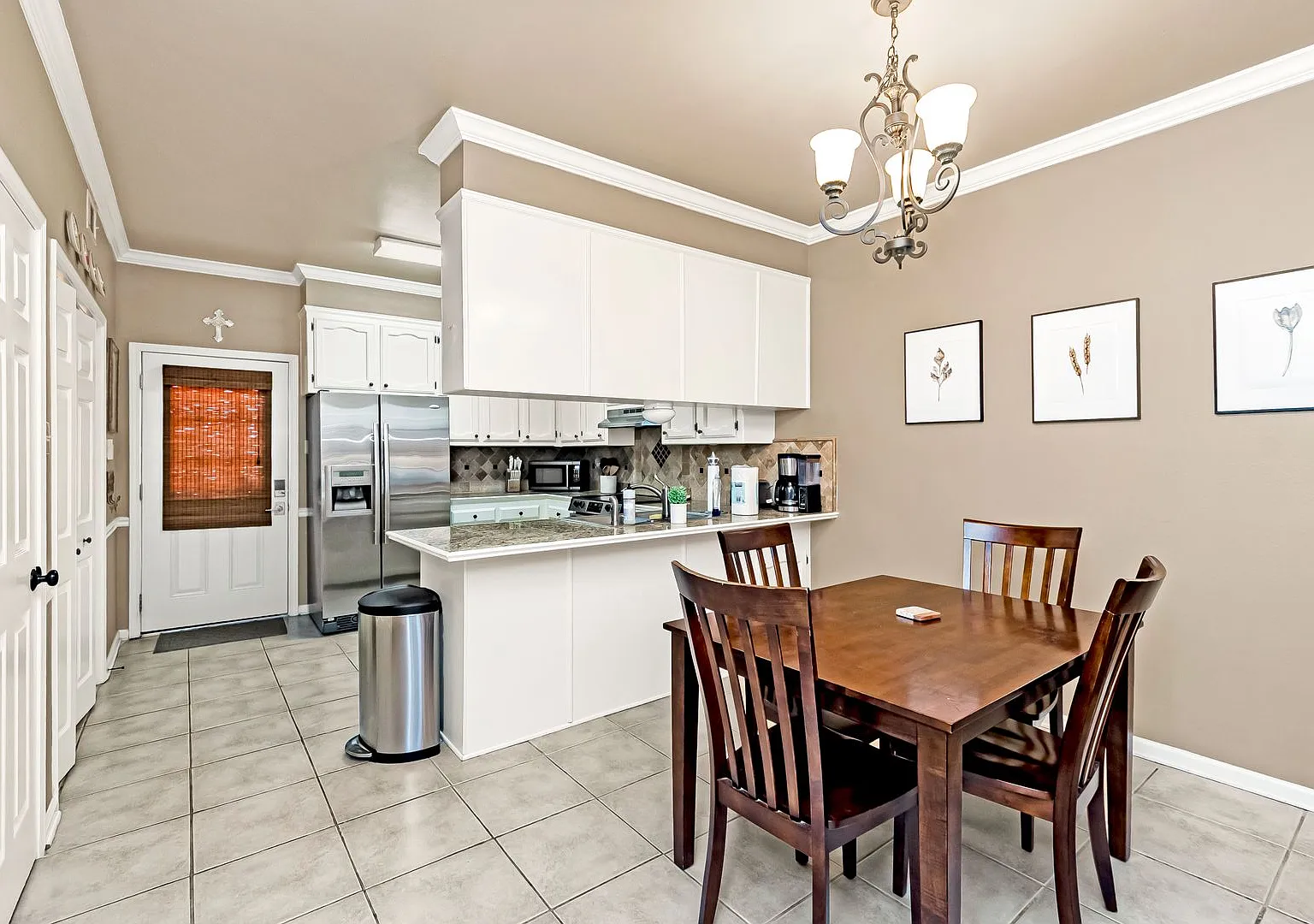 2 Bedroom Furnished Townhome off Jefferson Hwy| All Utilities Included|Community Pool| Long Term ... — Photo 4