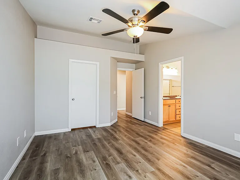 504 Stonehurst Dr — Photo 10