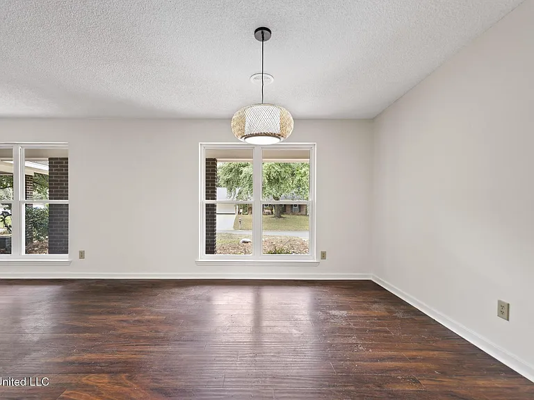 6104 Gruich Cir — Photo 10