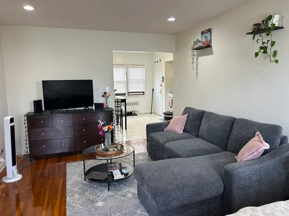 (undisclosed Address), Long Beach, NY 11561