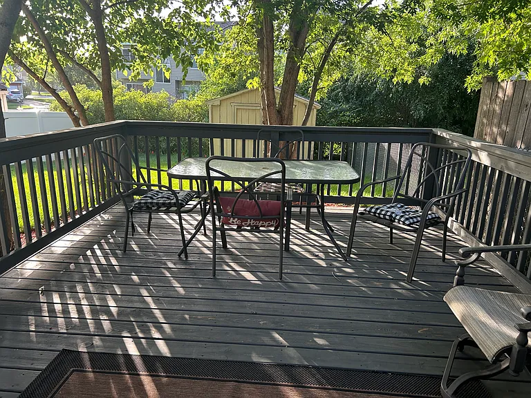 6 W Rosewood Ln — Photo 4