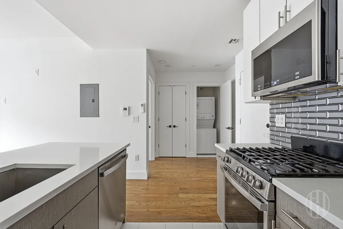 Building Photo - 149 W 9th St #2