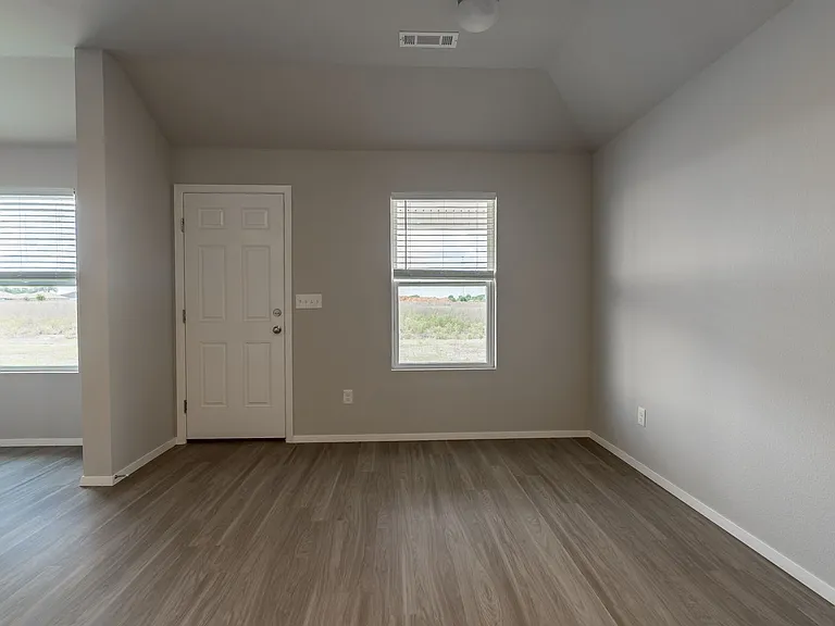 1721 Forest Dr — Photo 10